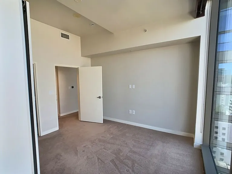 38 N Almaden Blvd #2006 — Photo 9
