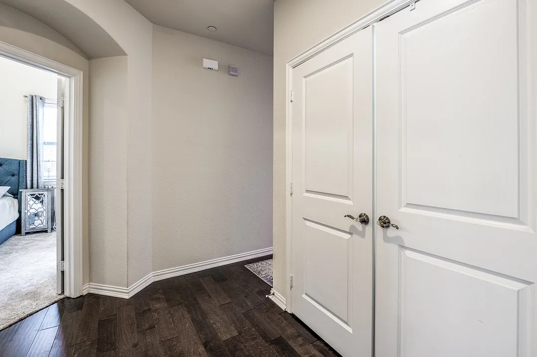 3 bed, 2.5 bath, 1683 sqft, $5,000 — Photo 2
