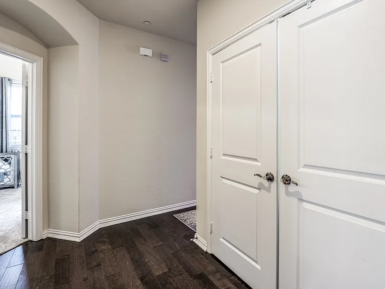 4654F Rhett Ln — Photo 2