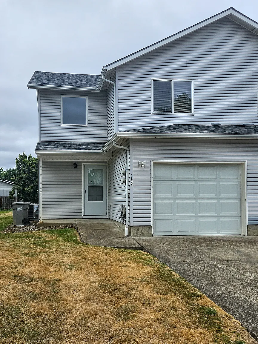 1639 SE Cortland Ave photo 1