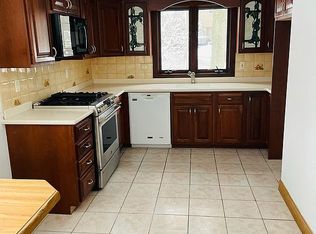 7 High Oak Ct, Huntington, NY 11743