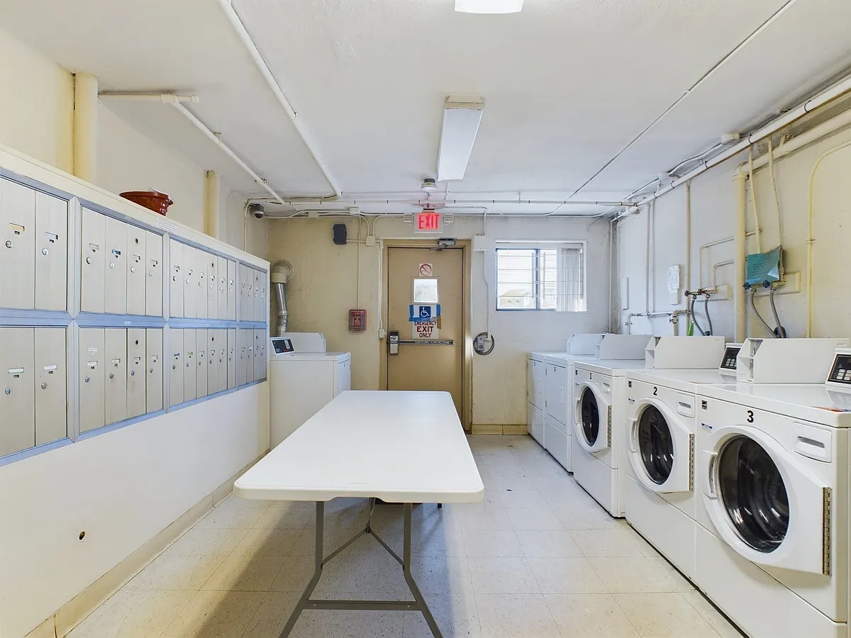 Building Photo - 18 Glencoe St #27
