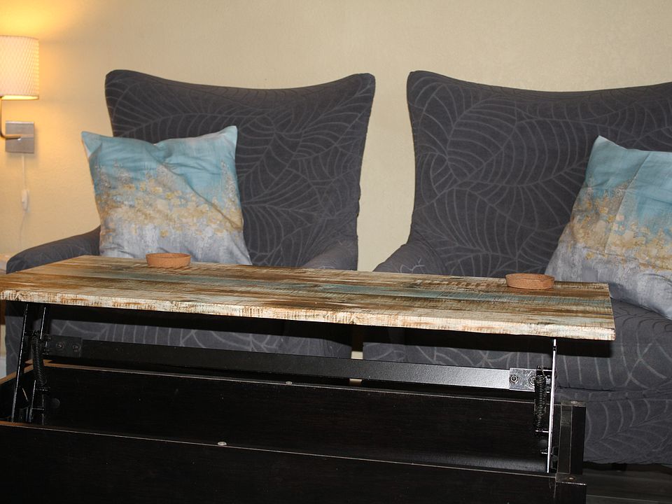 Coffee table pops for dining