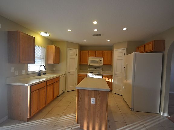 3rd image of 2039 Elmhurst Ln