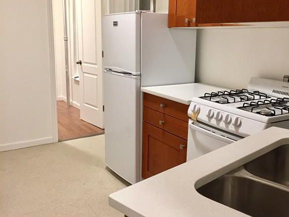 2nd image of 540 W 47th St APT 6