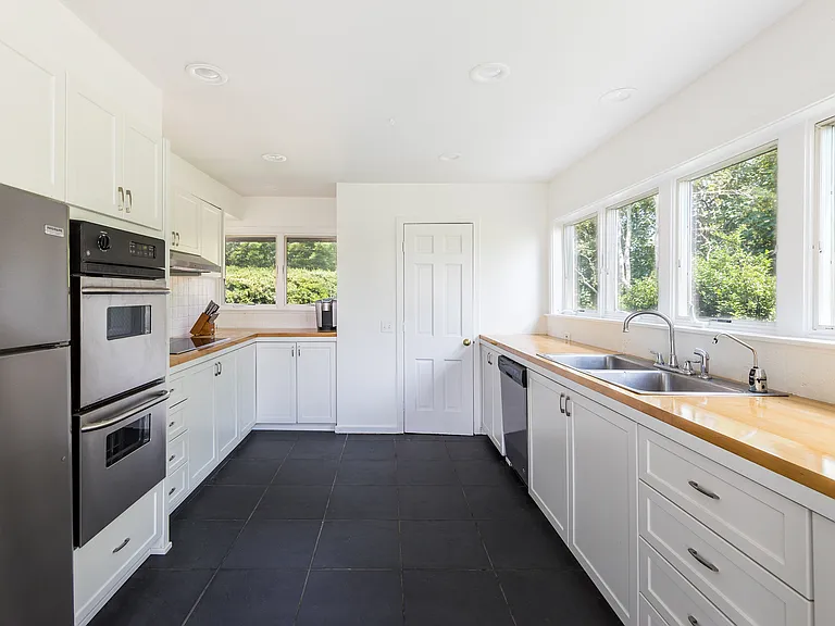 31 Wainscott Main St — Photo 5