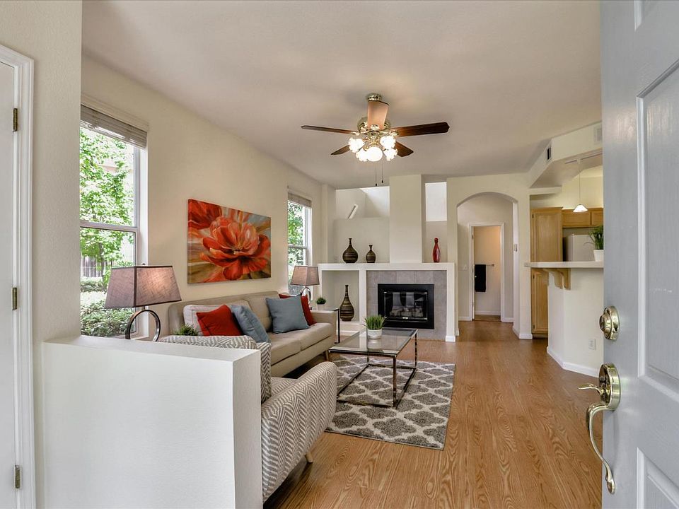 1st image of 591 Manhattan Pl