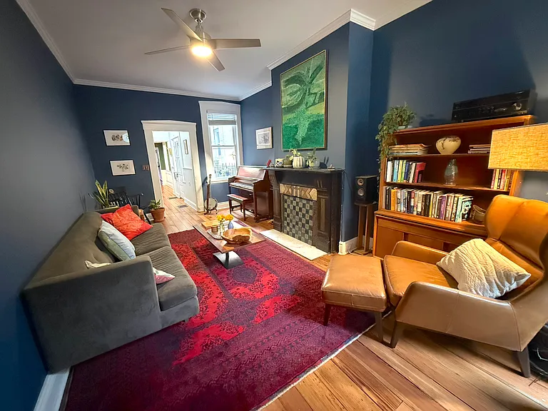 214 Warren Ave — Photo 2