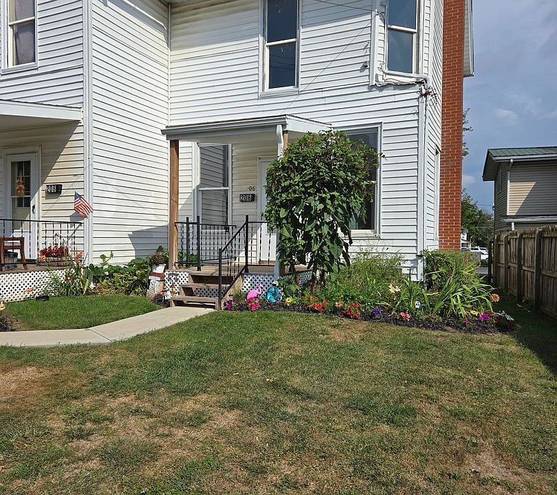 1st image of 206 Pleasant St