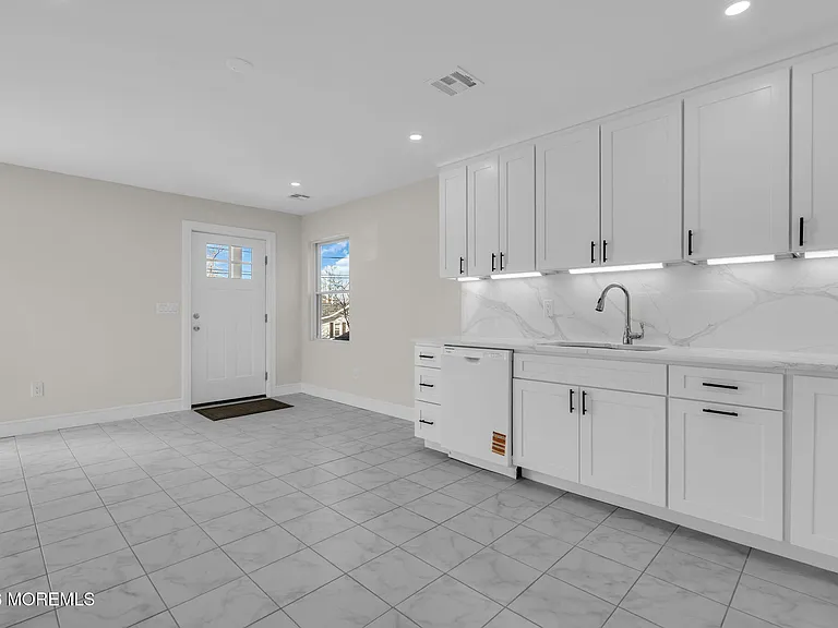 2334 Adams Ave — Photo 7