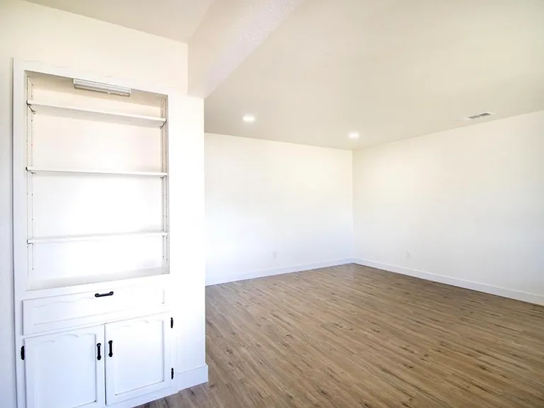 1435 S Salome St — Photo 2