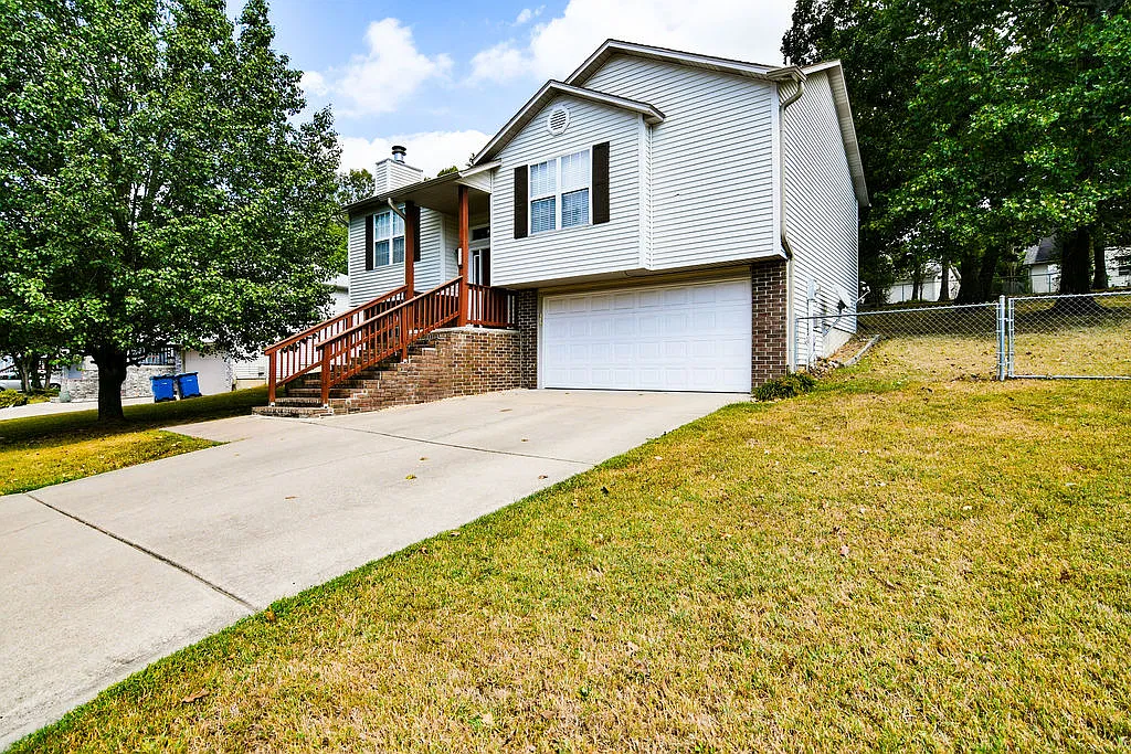3 bed, 1527 sqft, $1,950 — Photo 1