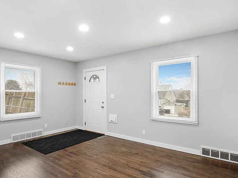 976 S 50th Ave — Photo 13