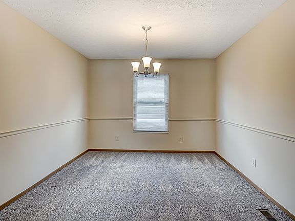 3rd image of 4944 Hilliard Oaks Ct
