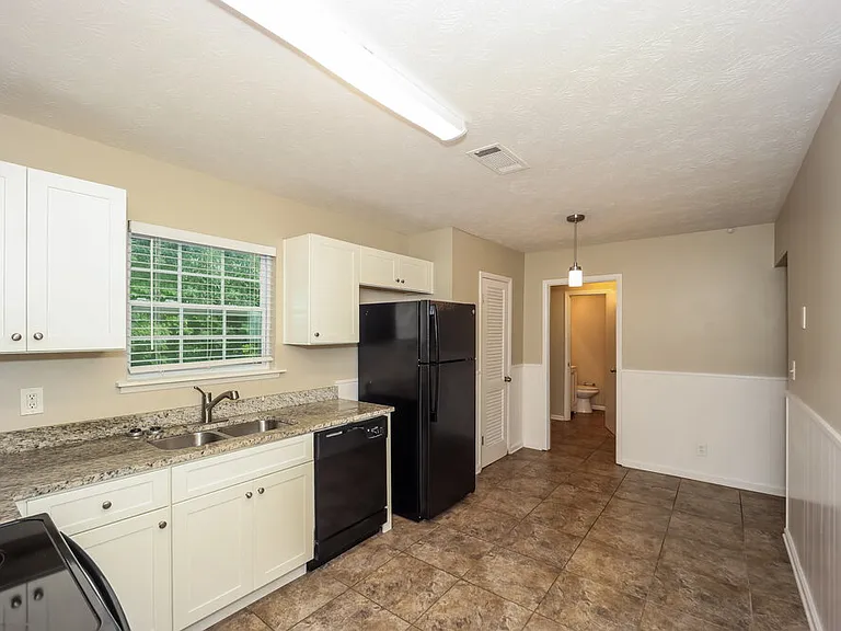 6133 Fieldcrest Dr — Photo 9