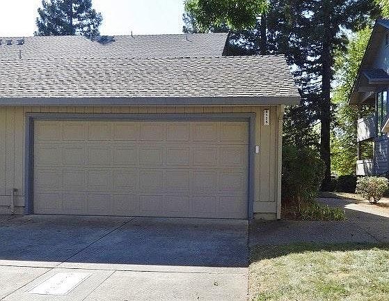 2nd image of 8126 Briar Ridge Ln