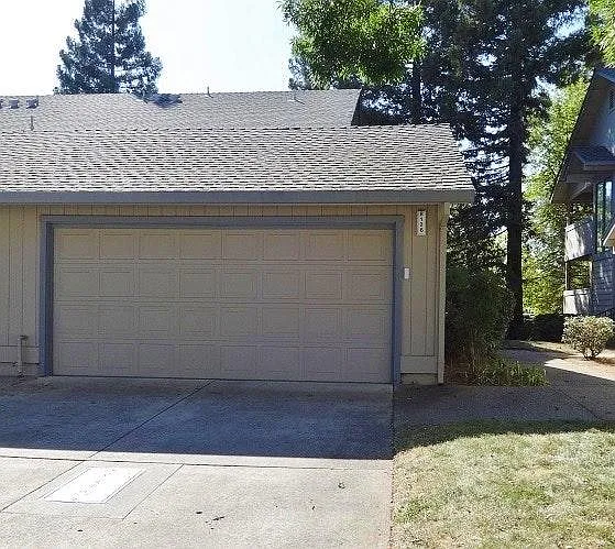 8126 Briar Ridge Ln — Photo 2