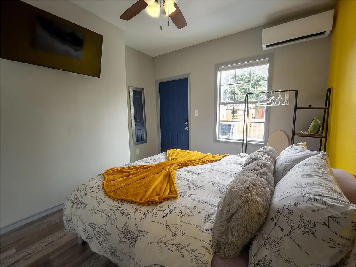 Building Photo - 7124 Avenue F #1