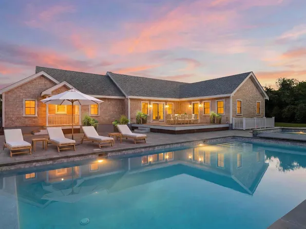 4 Bittersweet Ln, Nantucket, MA 02554