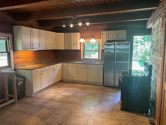 3rd image of 29 Bear Pine Drive