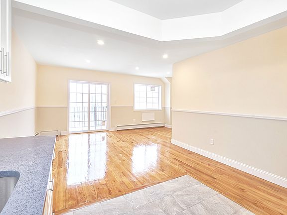 3rd image of 9321 197th St APT 1