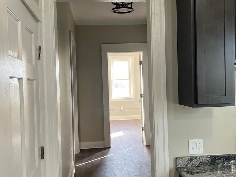 329 Ellicott St #UPPER — Photo 24