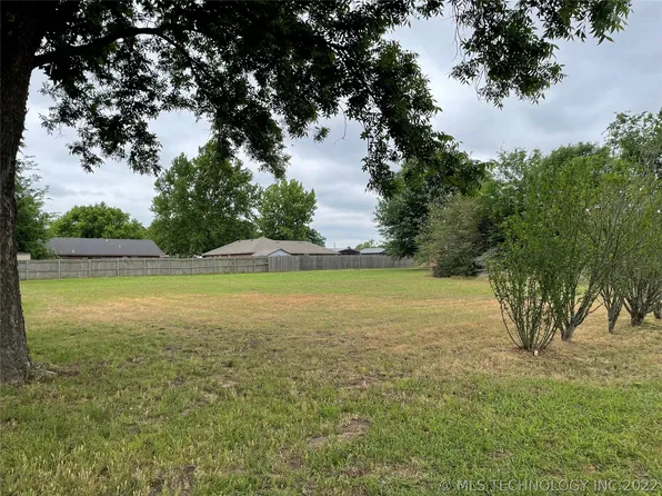 2 E Briarwood Dr, Davis, OK 73030