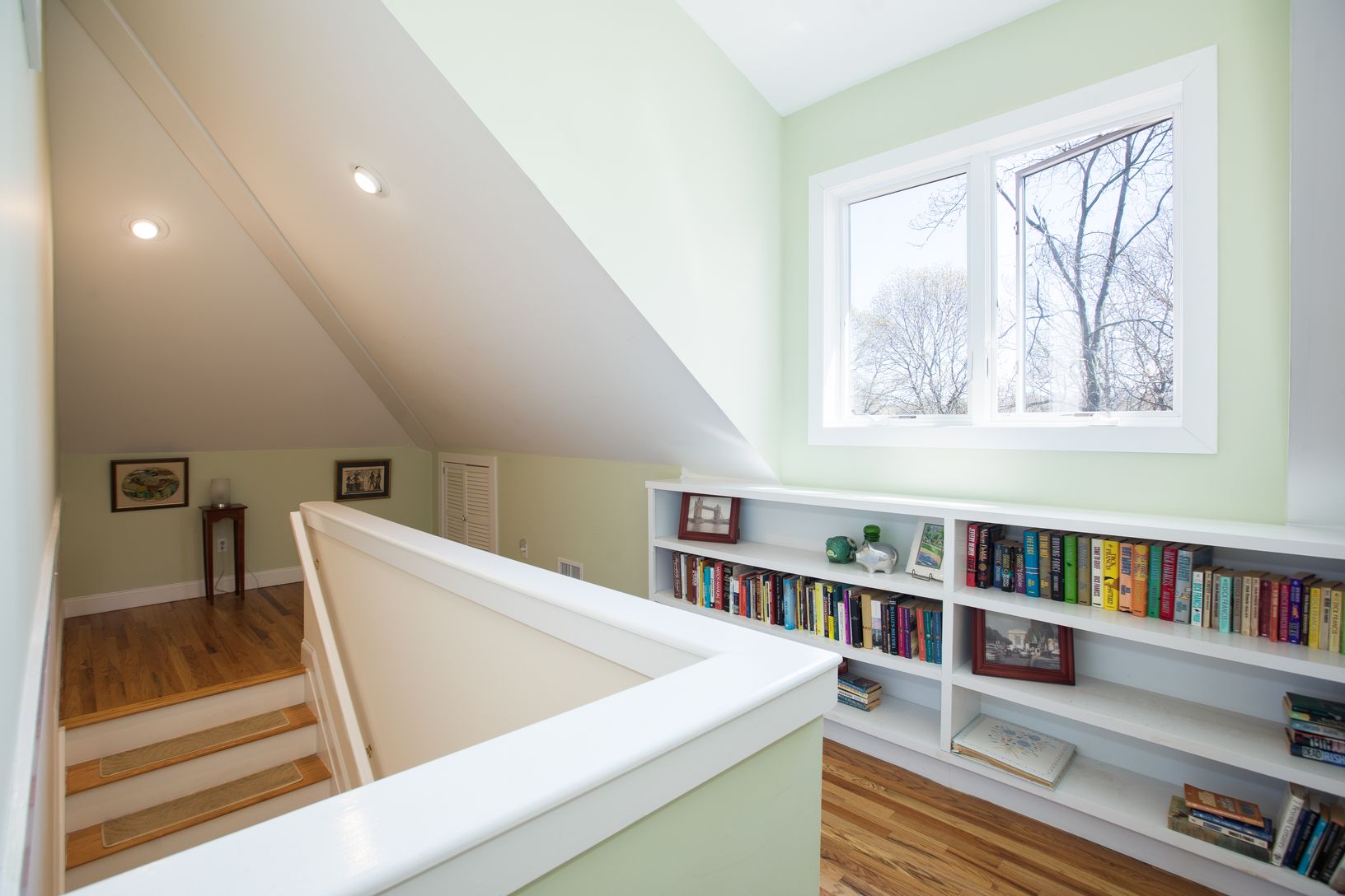  2nd Floor Hall/stairway