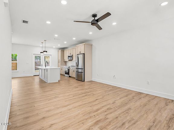 4th image of 6828 Hugh Dr