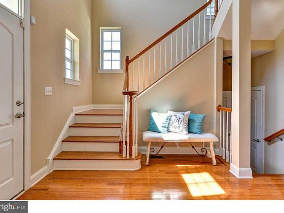 5th image of 734 Idlewyld Dr
