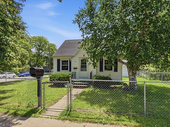 3rd image of 262 Cottage Grove Ave