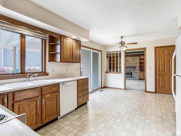 5th image of 2411 Emerald Dr