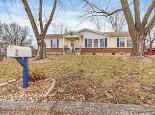 121 Shady Ln, Osawatomie, KS 66064