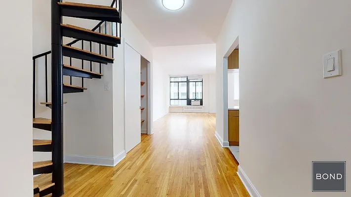 Rented by Bond New York | media 17