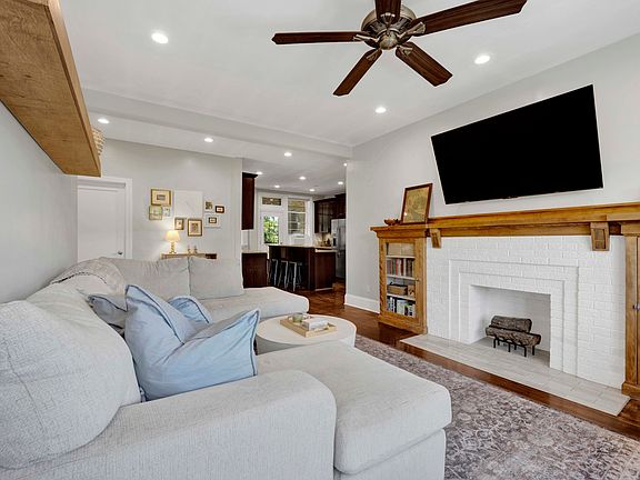 4th image of 916 W Waveland Ave #3