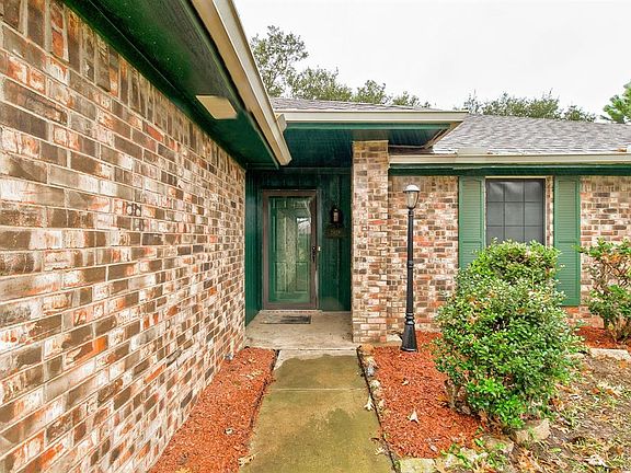 2nd image of 2828 Whispering Creek Ln