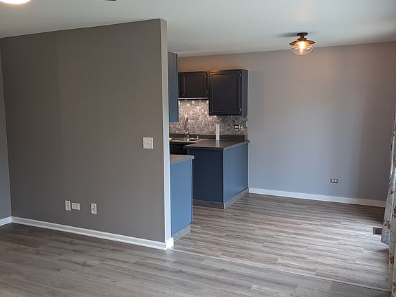 2nd image of 215 Crestview Dr Unit B