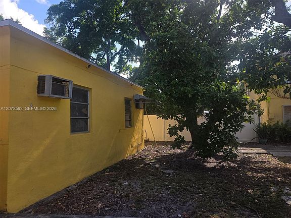 4th image of 1029 NW 28th St
