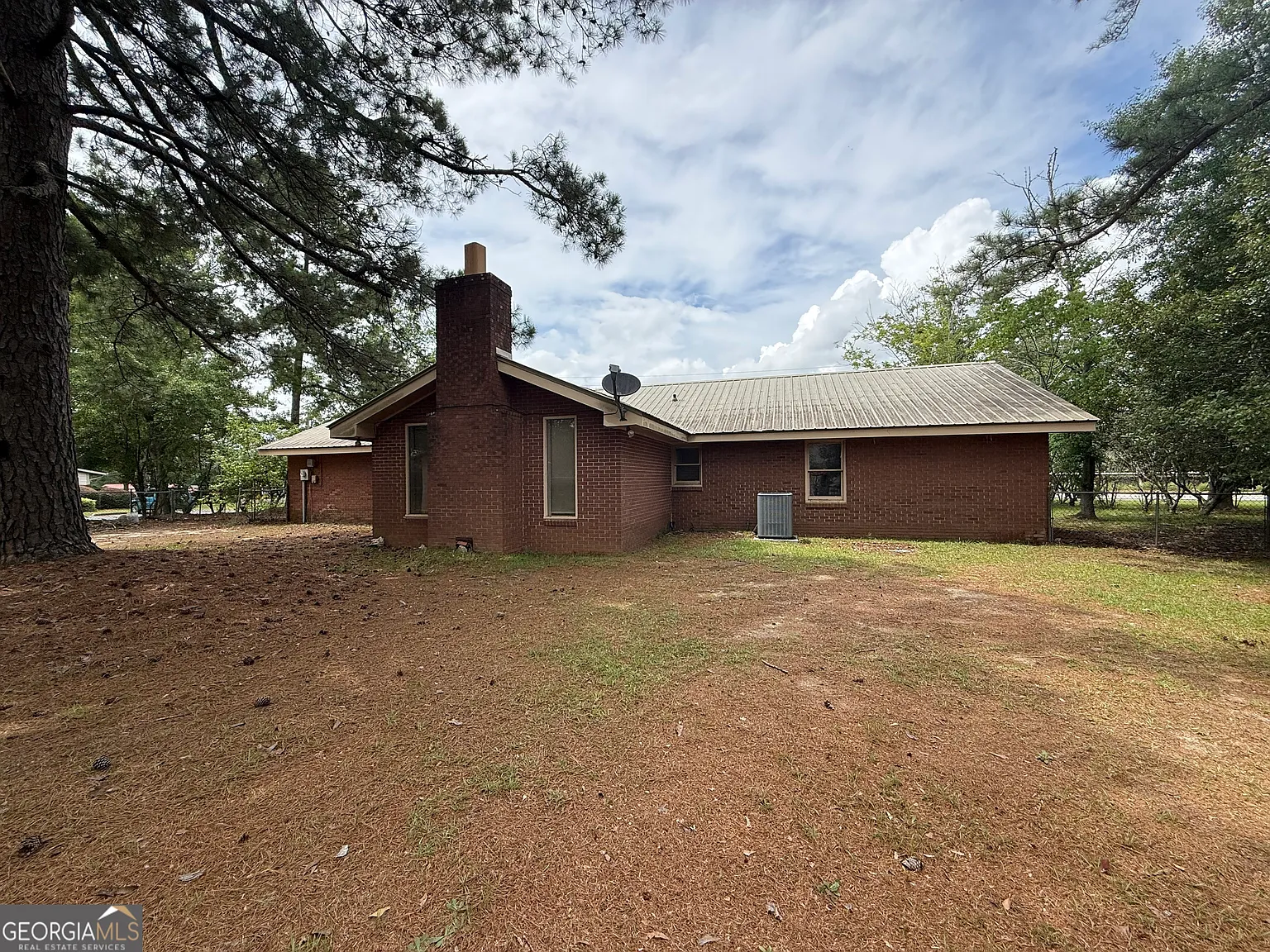 3 bed, 2.0 bath, 1734 sqft, $1,950 — Photo 4