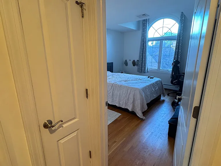 2133 Linwood Ave — Photo 19