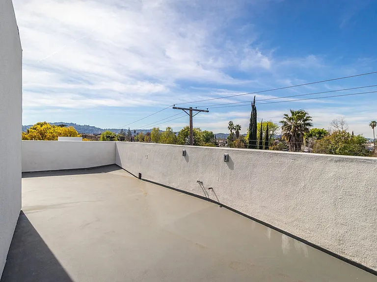 5132 Riverton Ave — Photo 27
