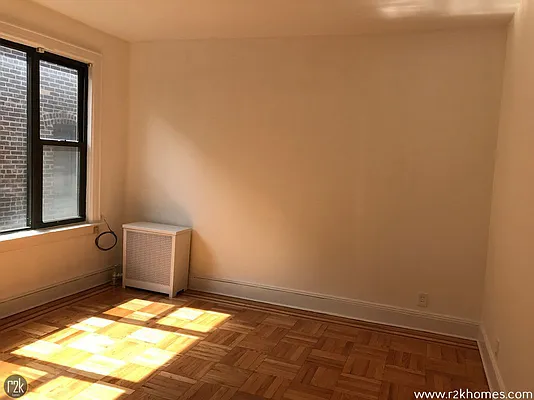 Rented by Realty 2000 Corp | media 8