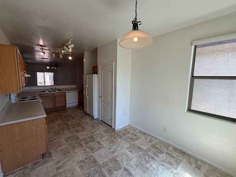 6926 S 37th Dr — Photo 9