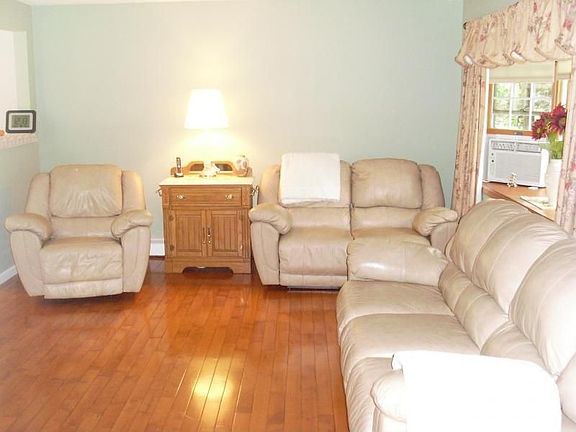 Living room, view 1