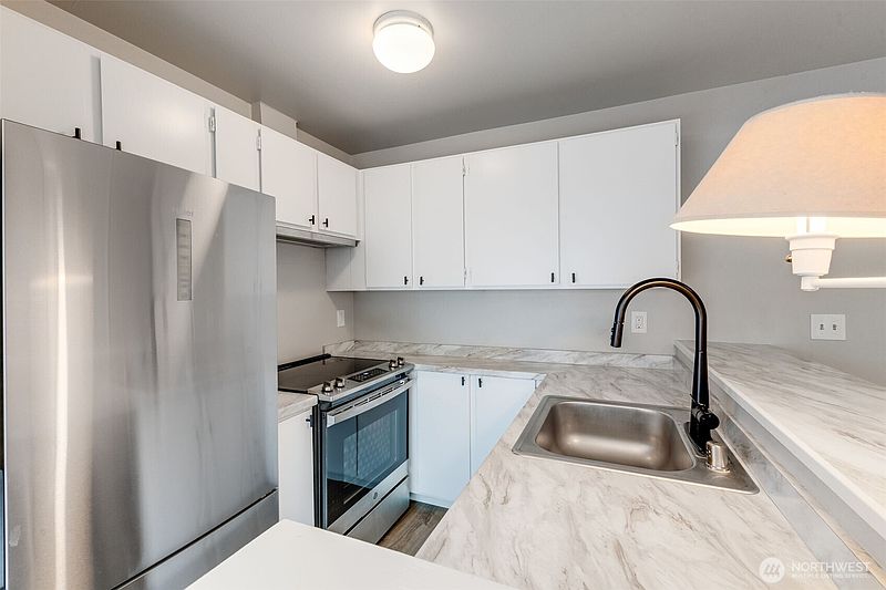 3rd image of 3429 Burke Avenue N #23