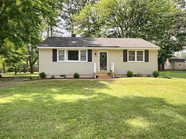 7284 Farinholt St, Gloucester, VA 23061