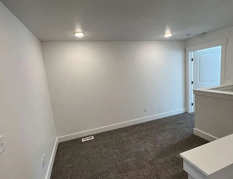 354 W 3085 S — Photo 14