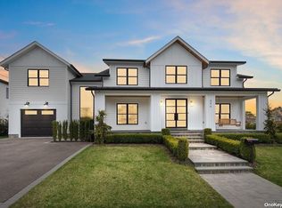 596 Ralph Pl, Westbury, NY 11590