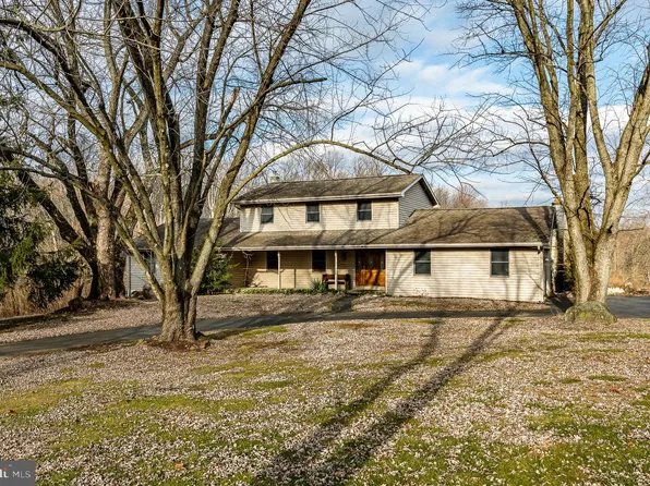 211 Lenape Rd, Bechtelsville, PA 19505
