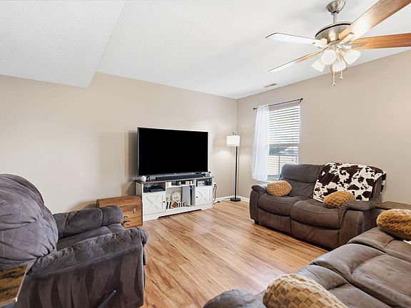 3rd image of 619 Wyss Ridge Dr